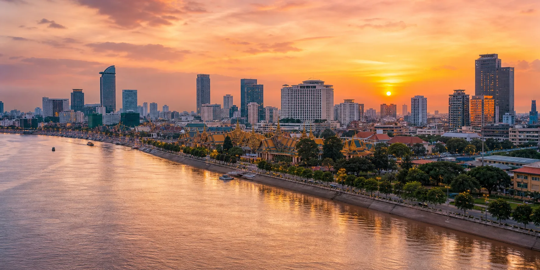 Панорама Пномпеня на закате
